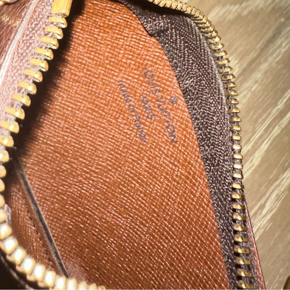 Louis Vuitton Key Pouch - Picture 8 of 9